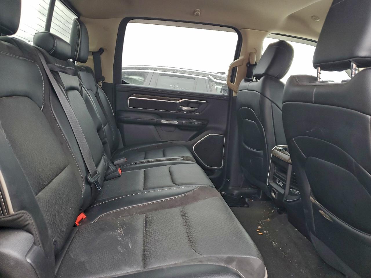 Ram 1500 Laramie Image 11