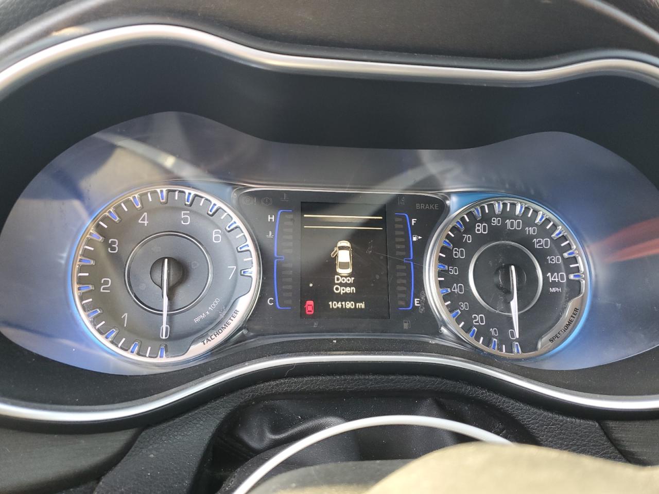 Chrysler 200 Limited Image 11