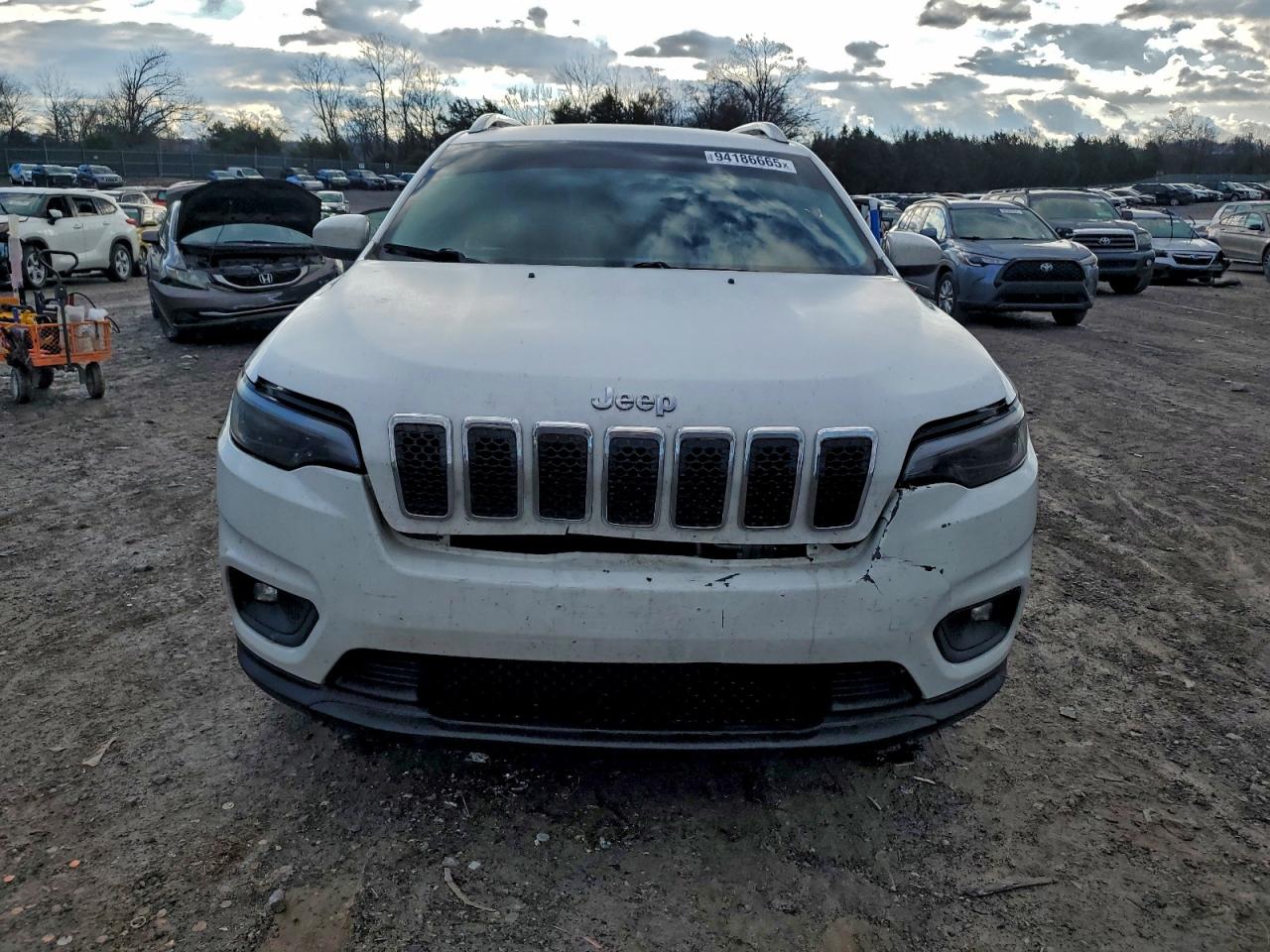 Jeep Grand Cherokee Latitude Image 4