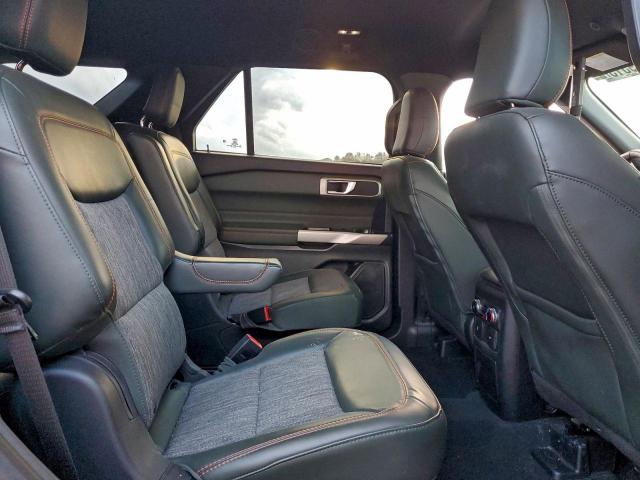 Ford Explorer Timberline Image 13