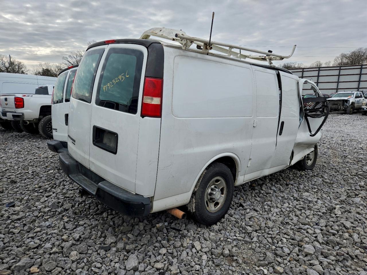 Chevrolet Express Image 4