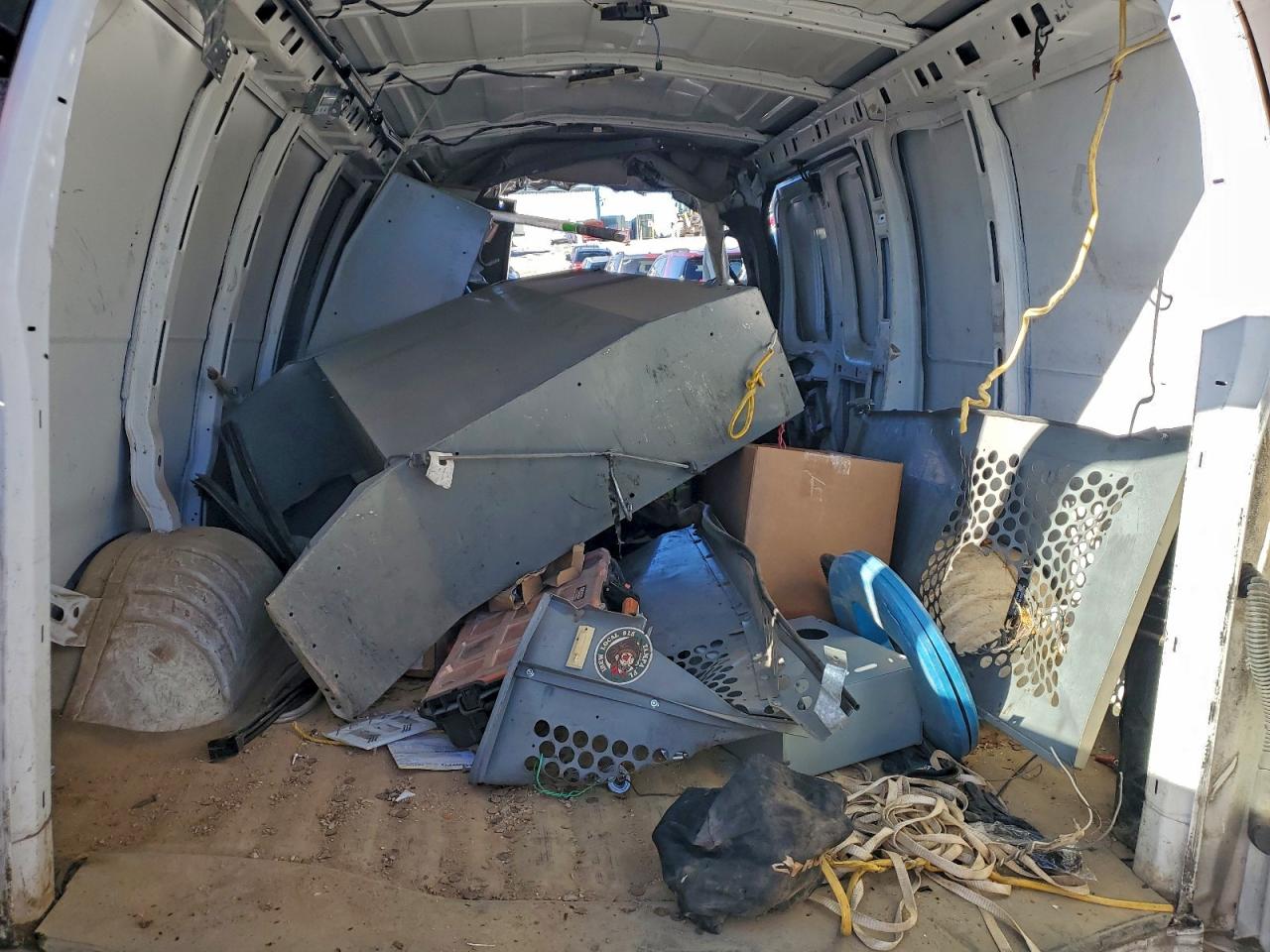 Chevrolet Express Image 12