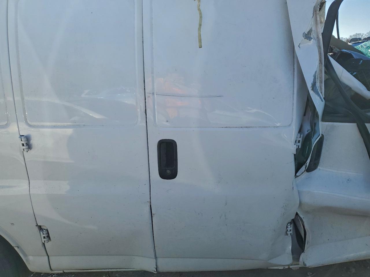 Chevrolet Express Image 10