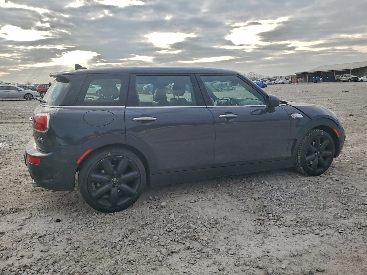 MINI Cooper S Clubman Image 2