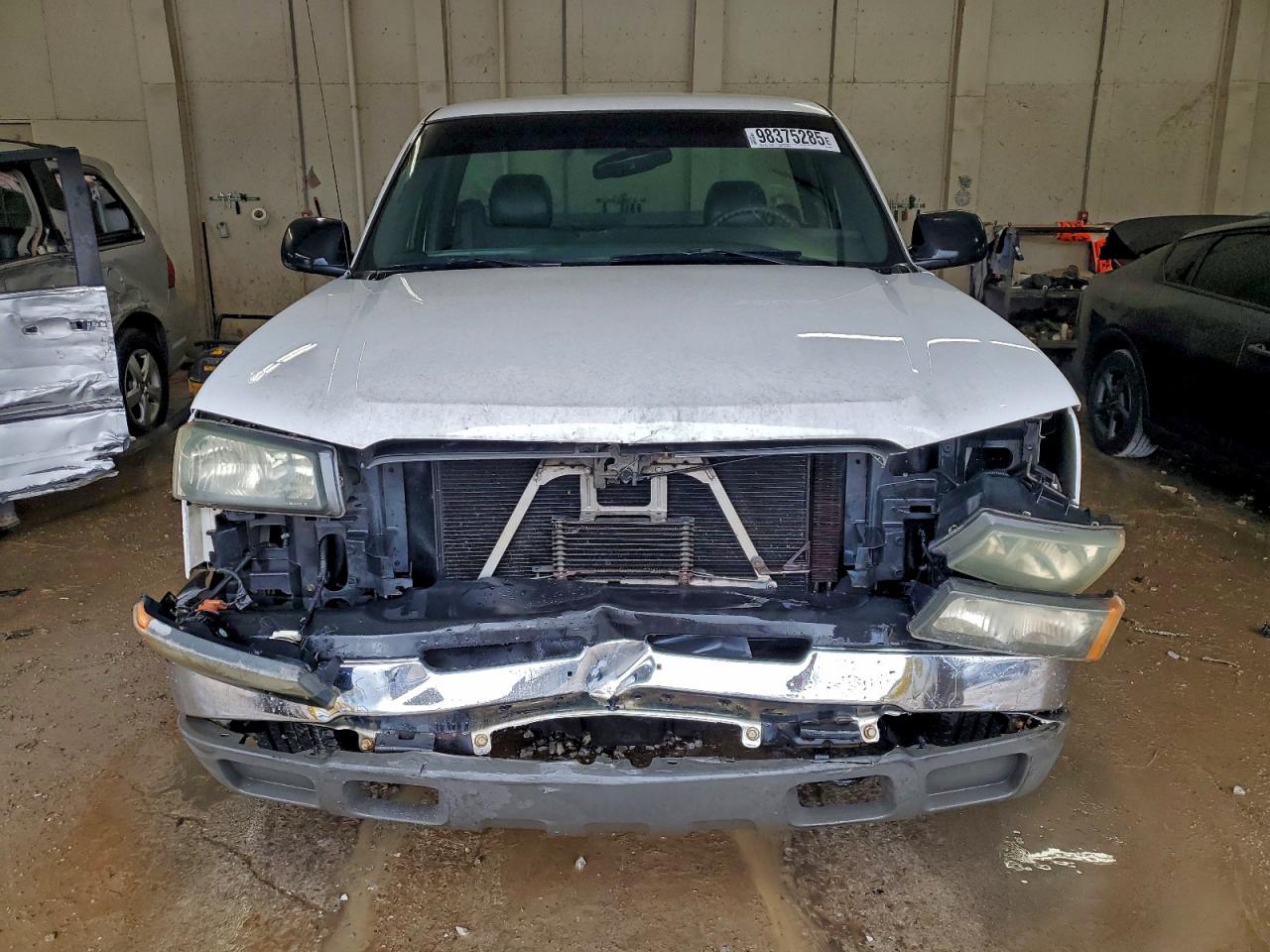 Chevrolet Silverado K1500 Image 3