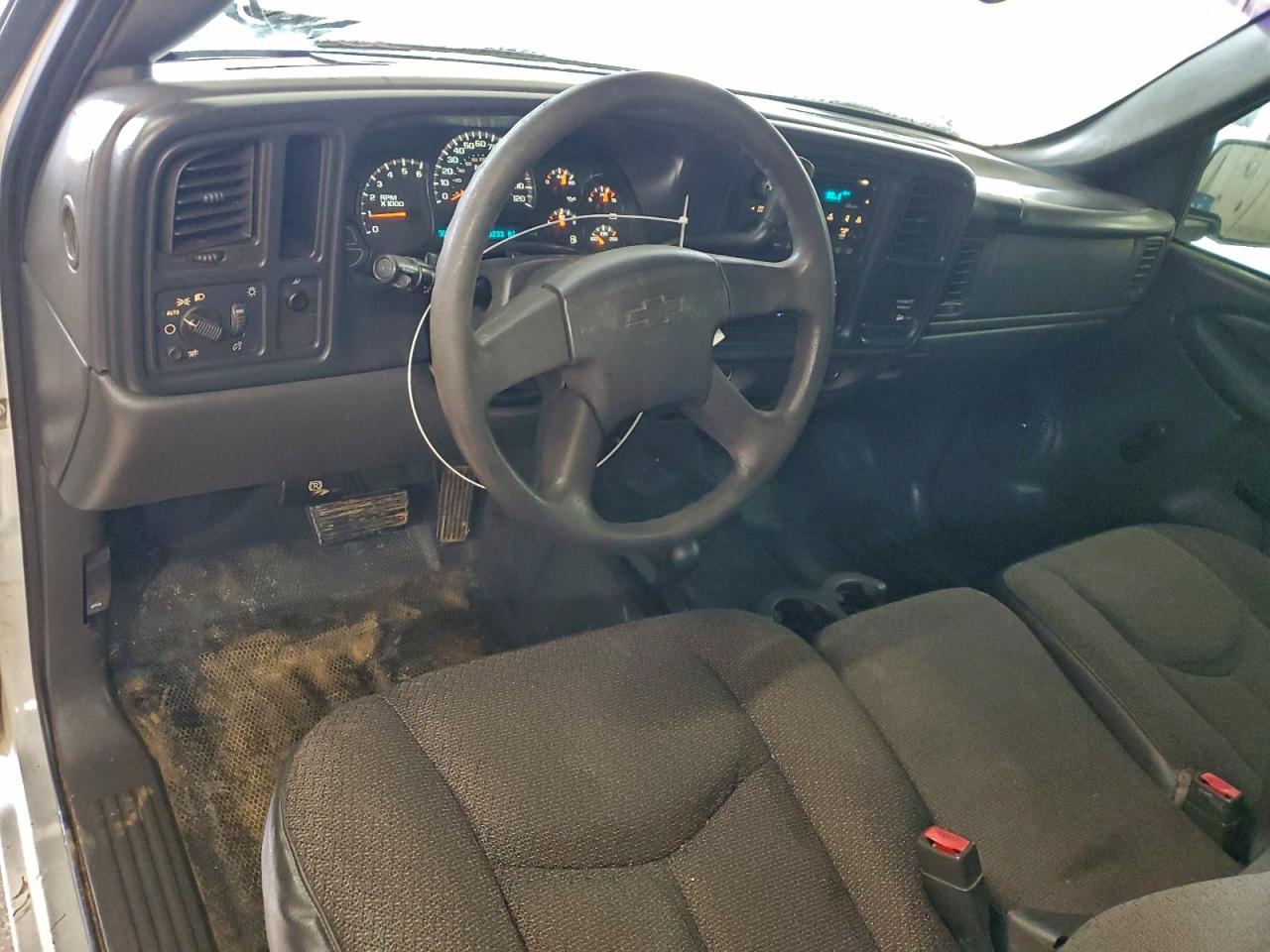 Chevrolet Silverado K1500 Image 6