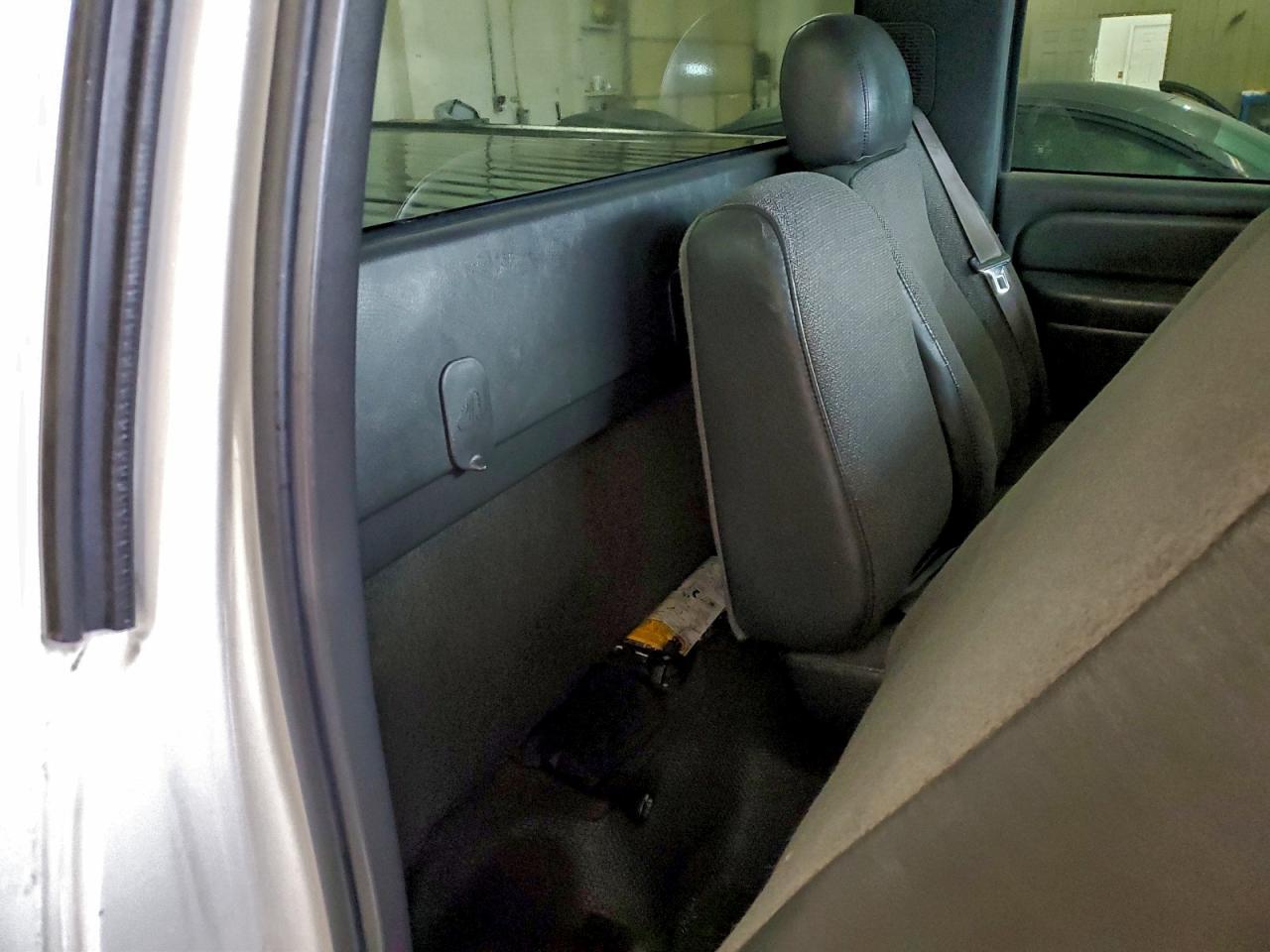 Chevrolet Silverado K1500 Image 8