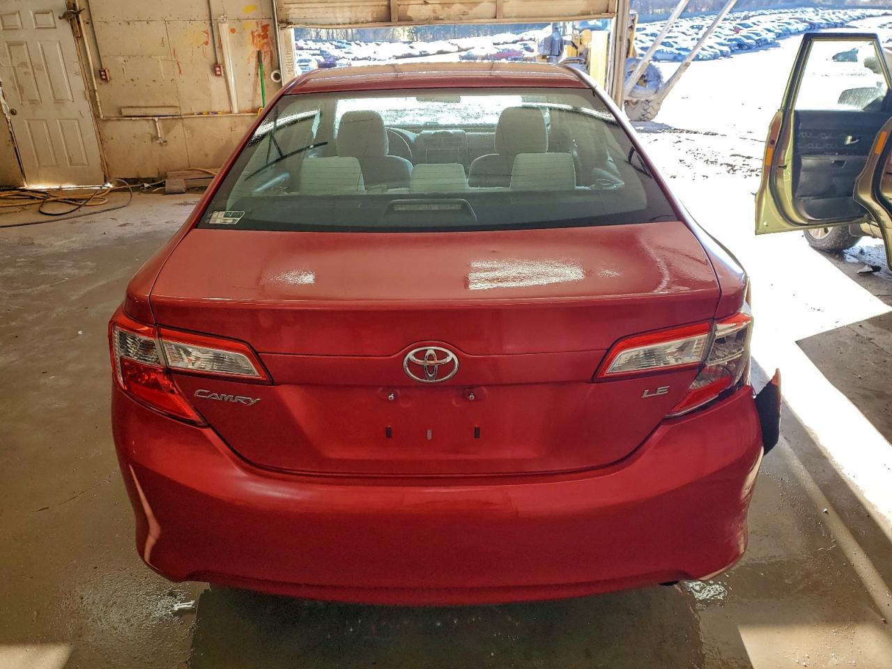 Toyota Camry Base Image 3
