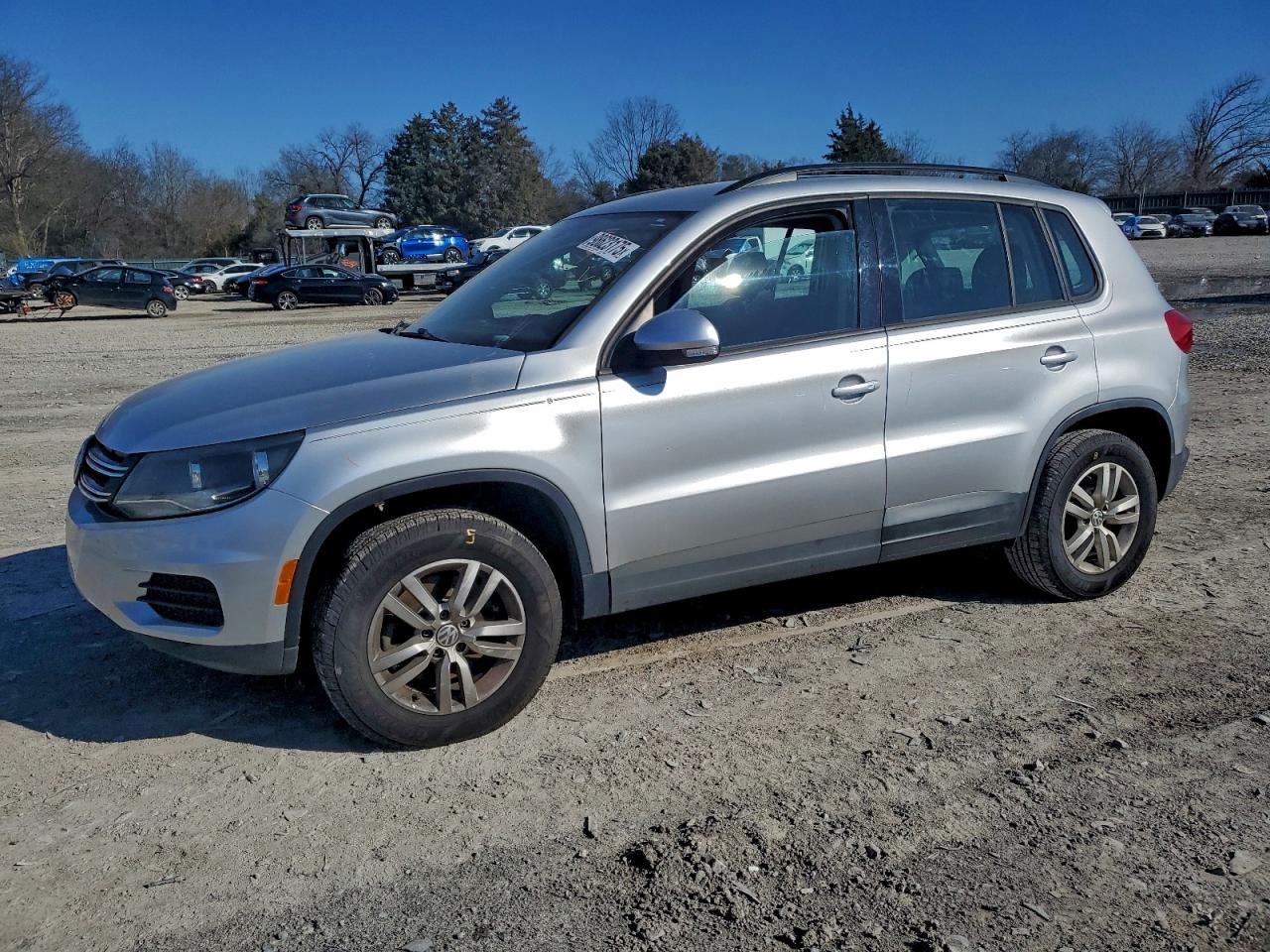 Volkswagen Tiguan S Image 1