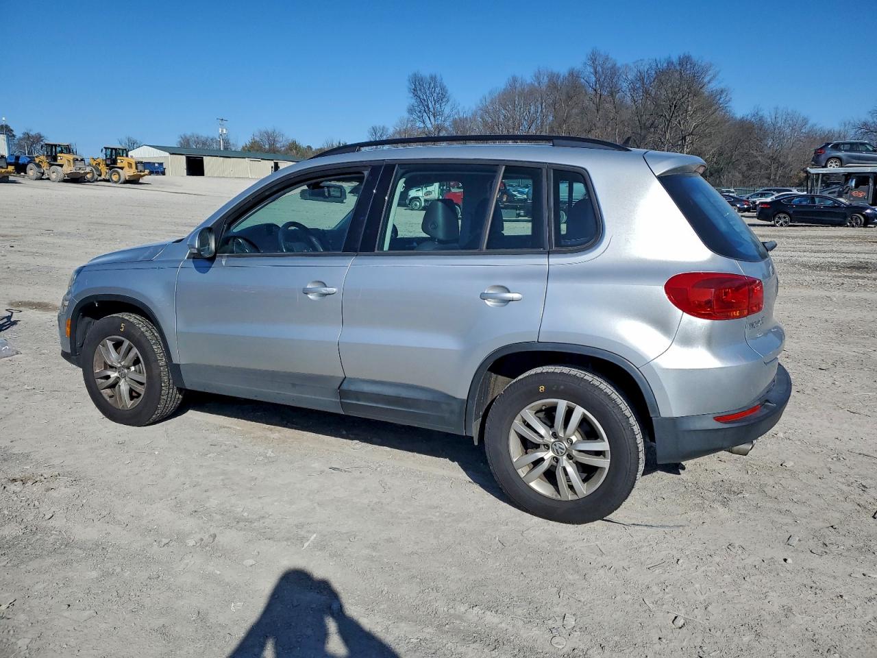 Volkswagen Tiguan S Image 2