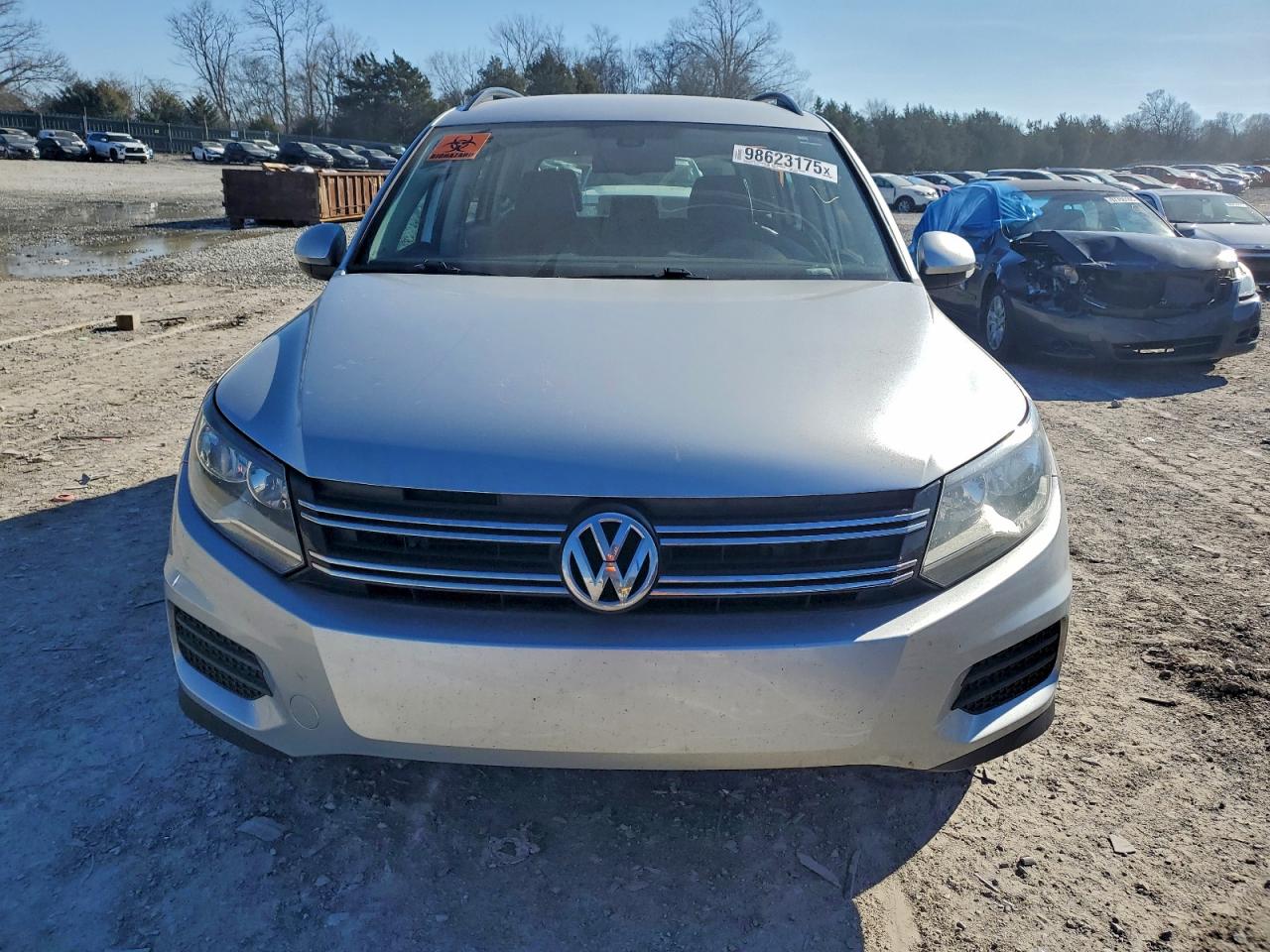 Volkswagen Tiguan S Image 3