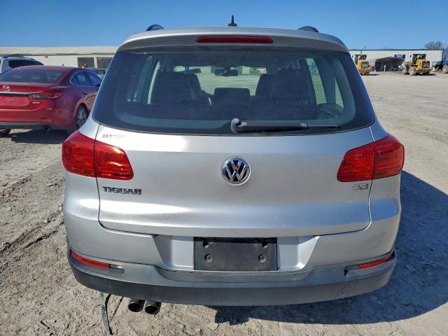 Volkswagen Tiguan S Image 4