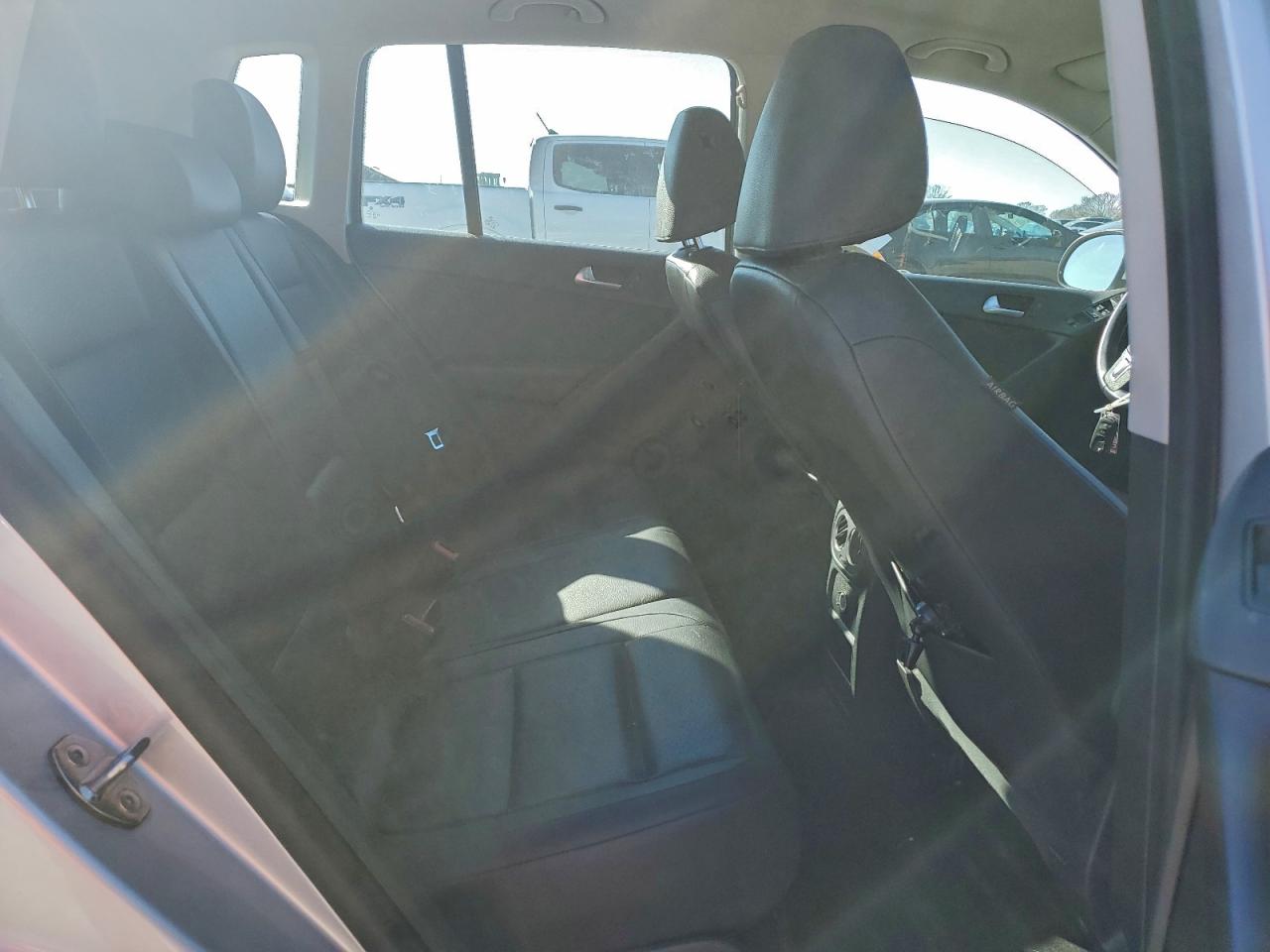 Volkswagen Tiguan S Image 12