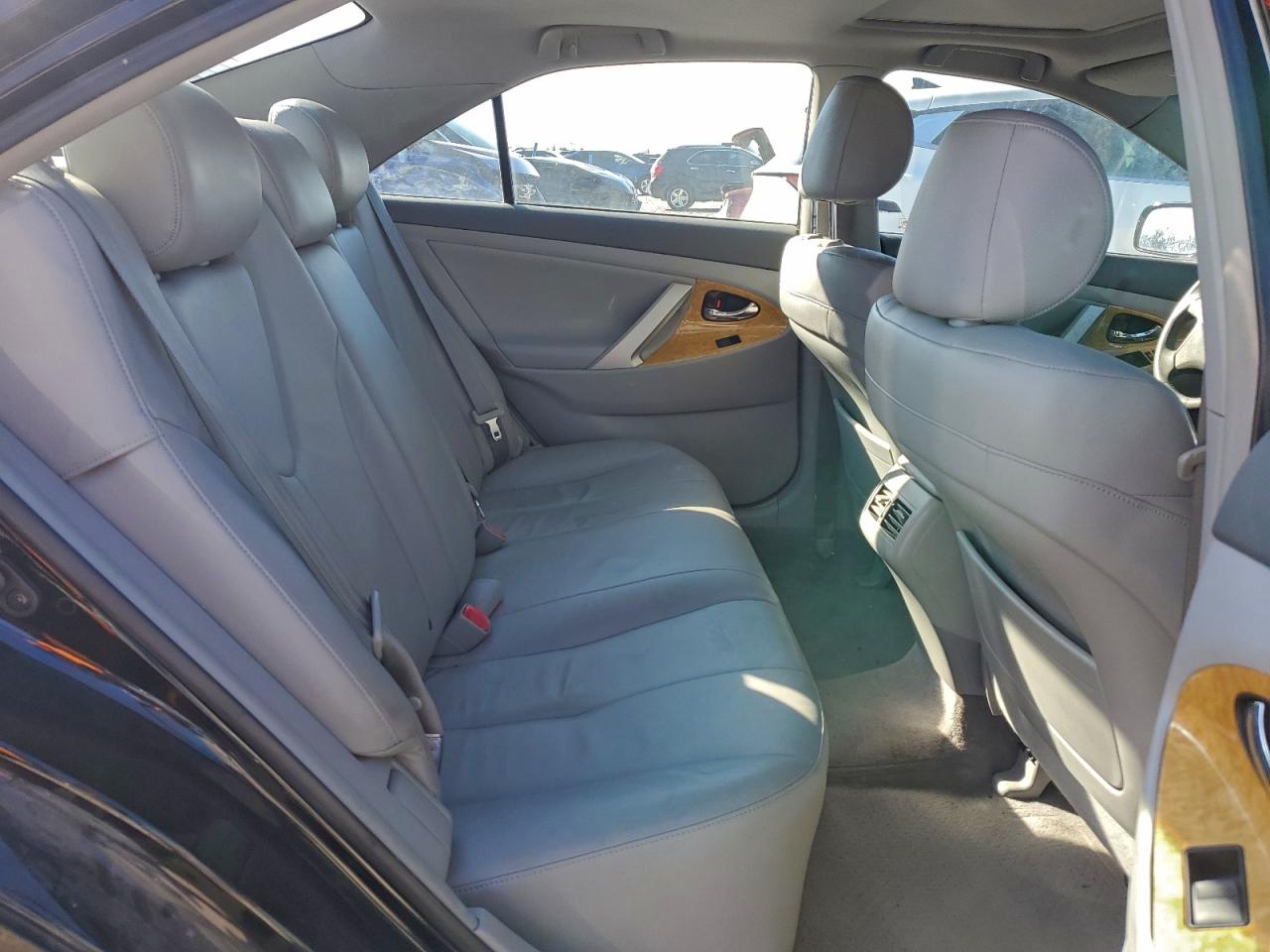 Toyota Camry Ce Image 8