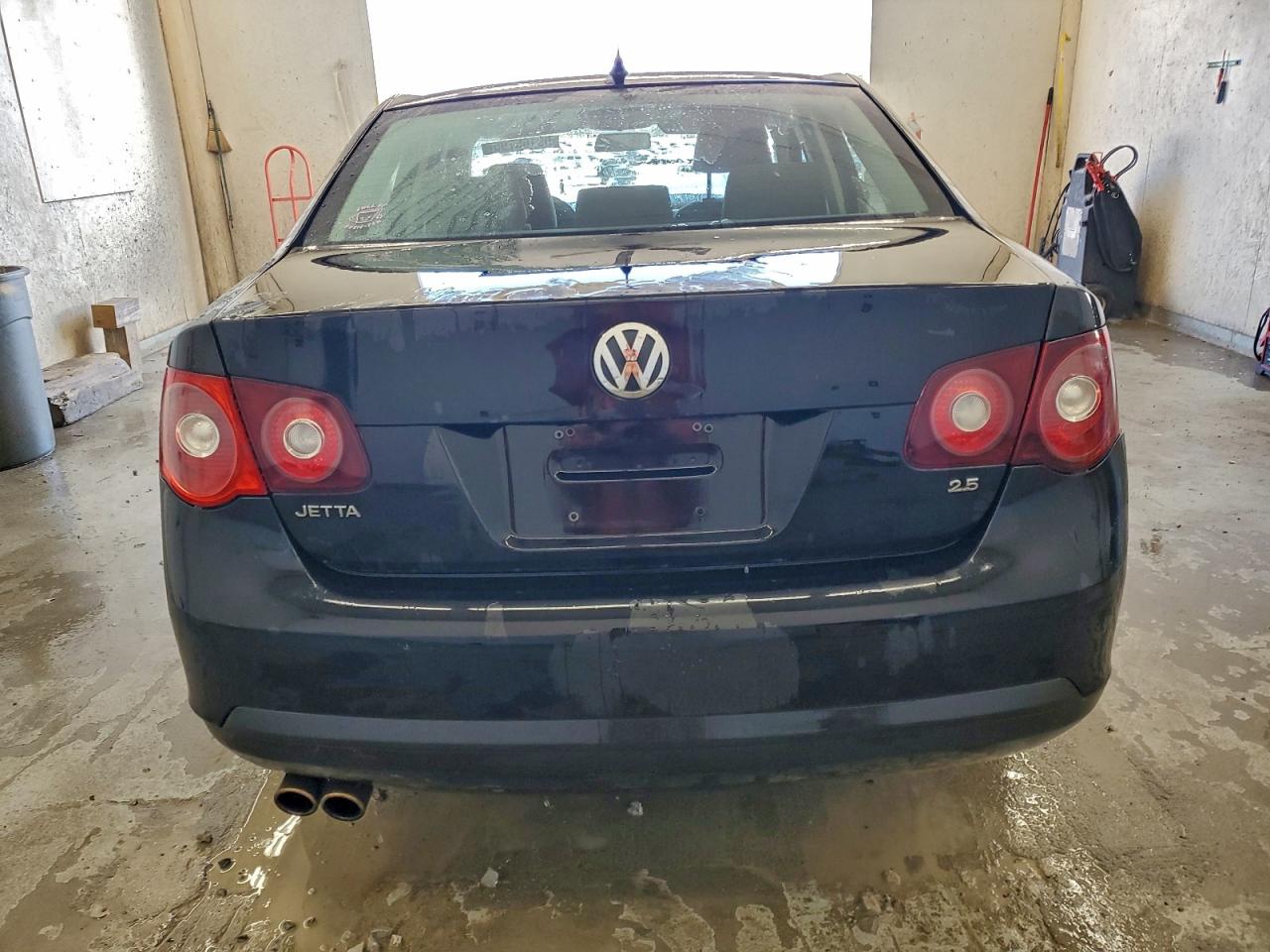 Volkswagen Jetta S Image 2