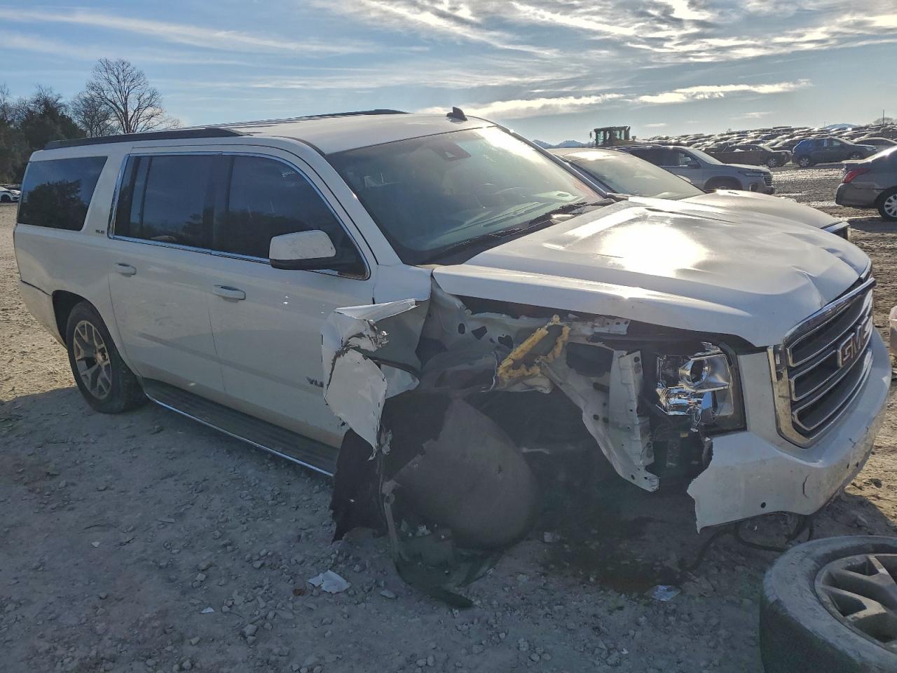 GMC Yukon C1500 Sle Image 3