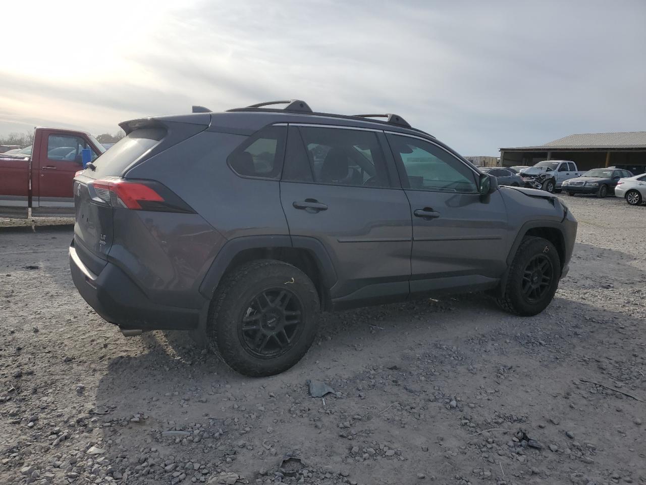 Toyota RAV4 Le Image 3