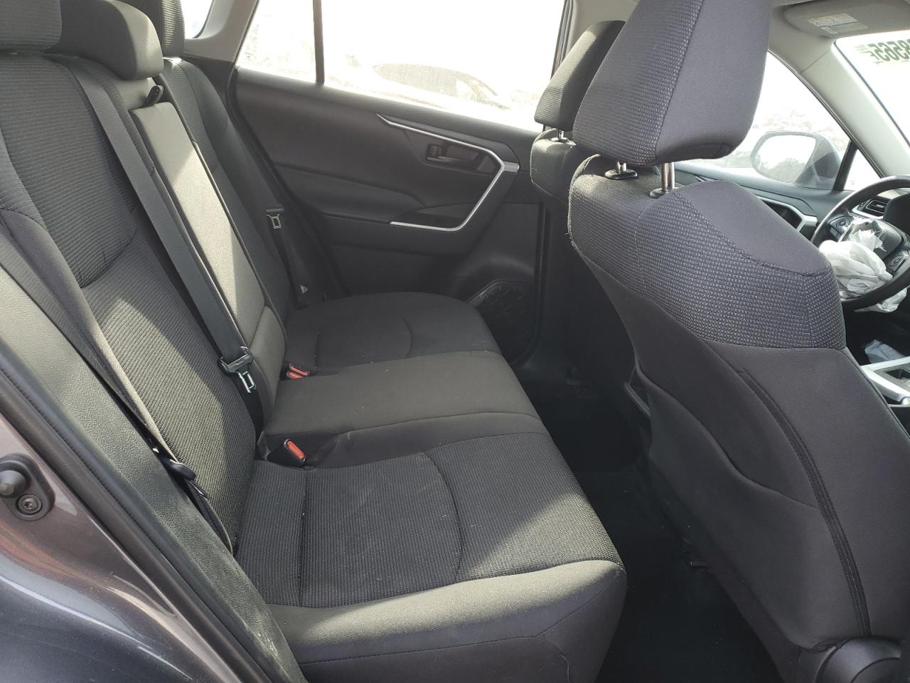 Toyota RAV4 Le Image 9