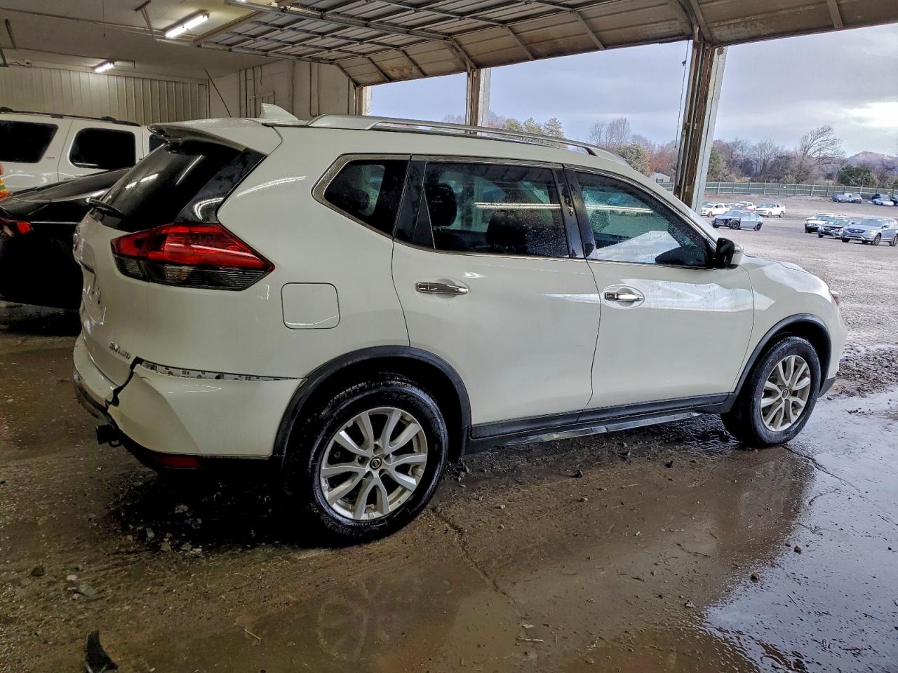 Nissan Rogue S Image 2