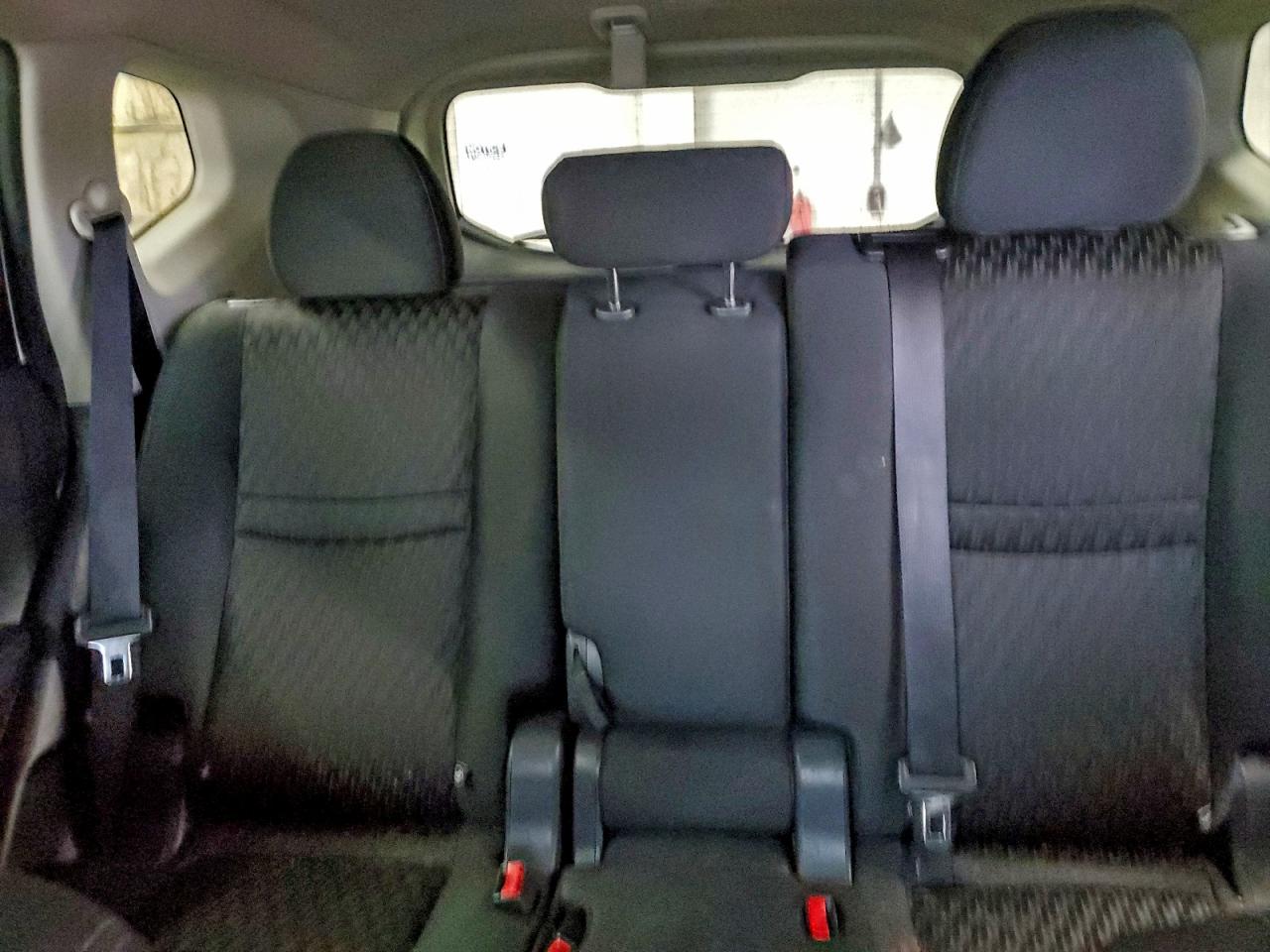 Nissan Rogue S Image 8