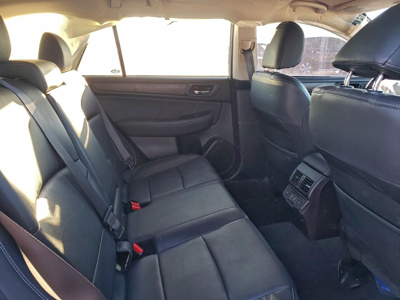 Subaru Outback 2.5i Limited Image 14