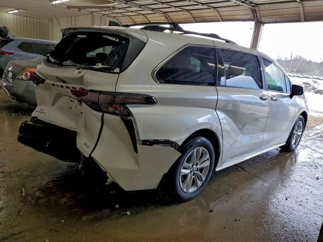 Toyota Sienna Xle Image 6