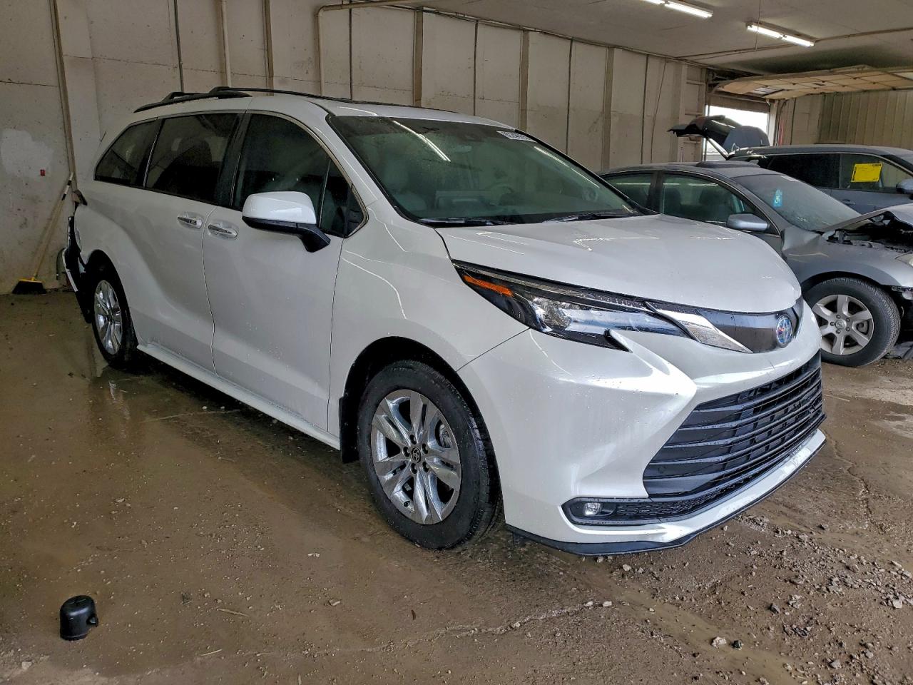 Toyota Sienna Xle Image 3