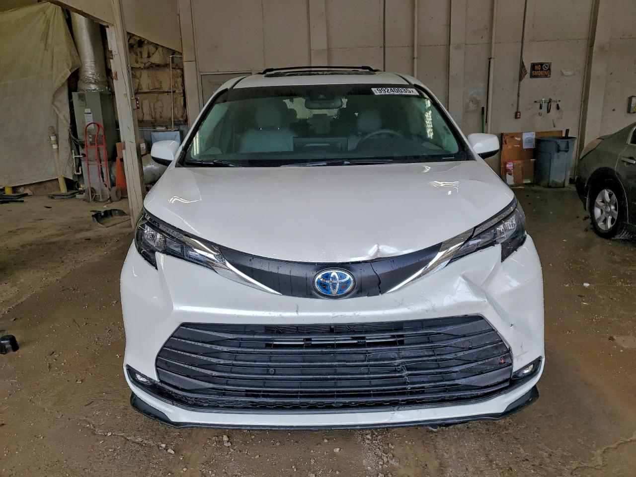 Toyota Sienna Xle Image 2