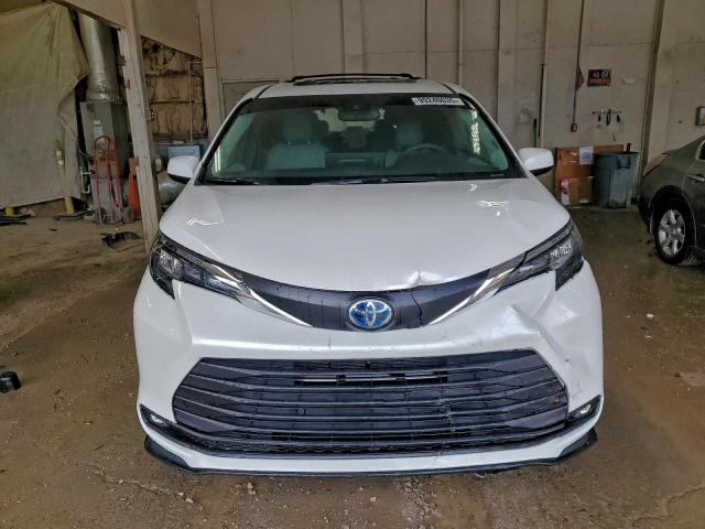 Toyota Sienna Xle Image 2