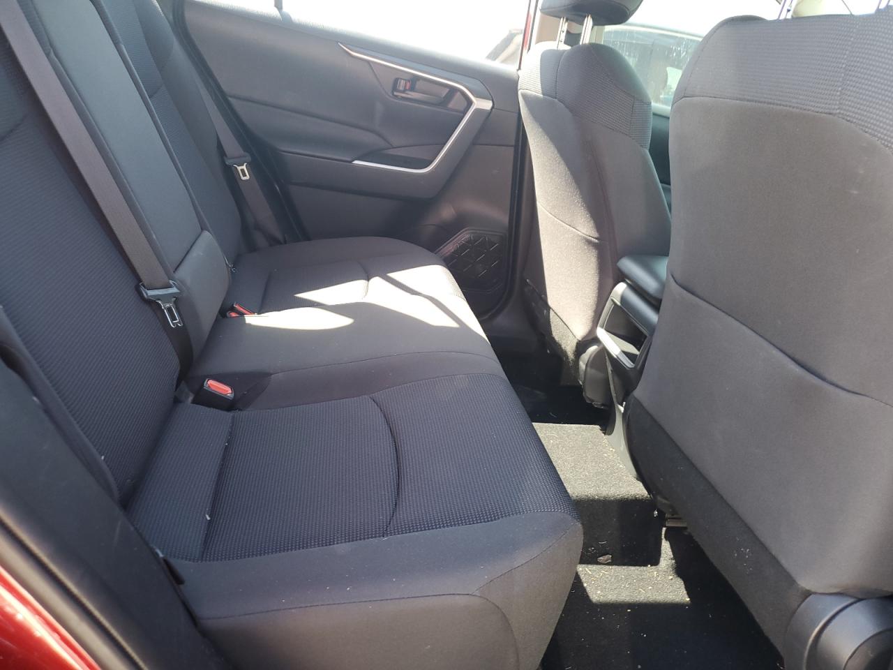 Toyota RAV4 Le Image 11