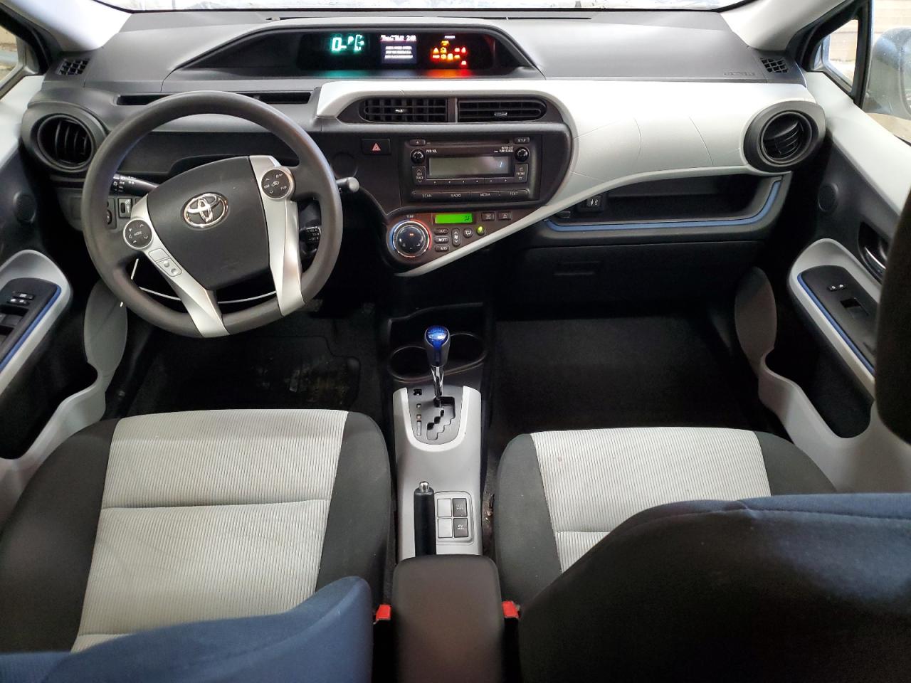 Toyota Prius Image 11