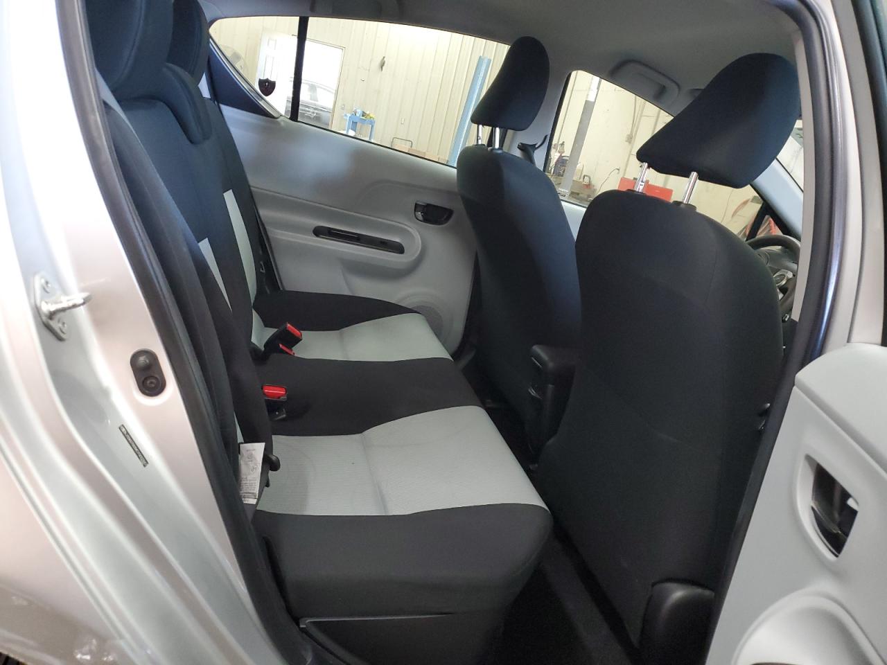 Toyota Prius Image 10