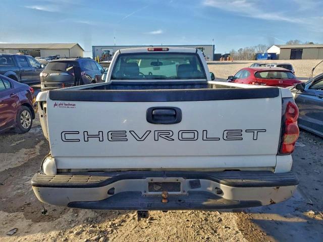 Chevrolet Silverado C1500 Image 4