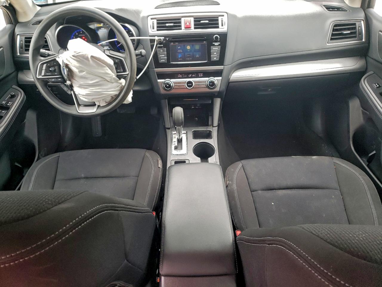 Subaru Legacy 2.5i Image 10