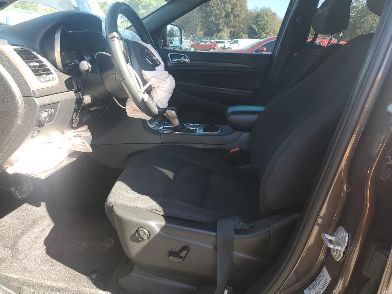 Jeep Grand Cherokee Laredo Image 6