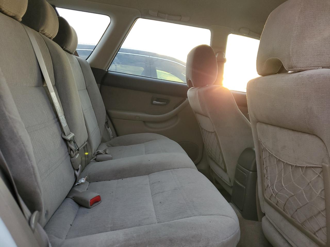 Subaru Legacy Outback Image 5