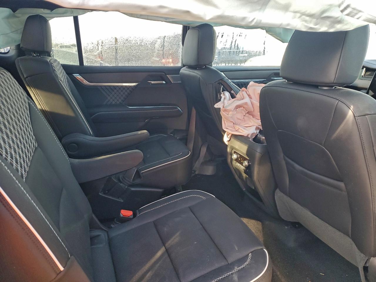 GMC Acadia Denali Image 9