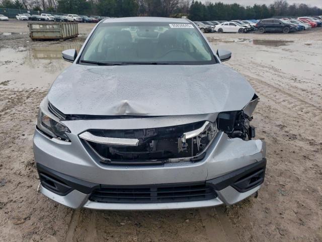 Subaru Legacy Premium Image 9