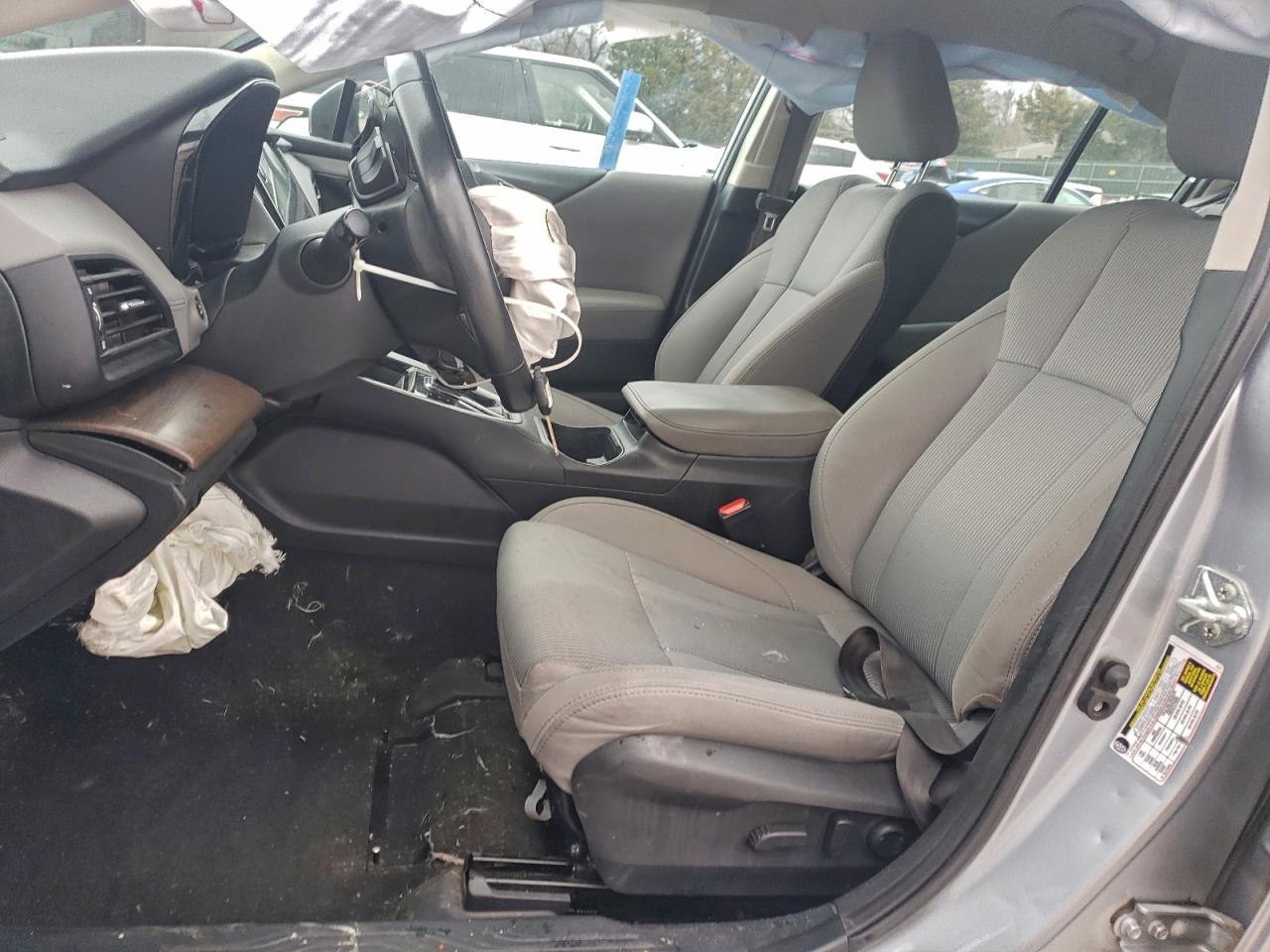 Subaru Legacy Premium Image 8