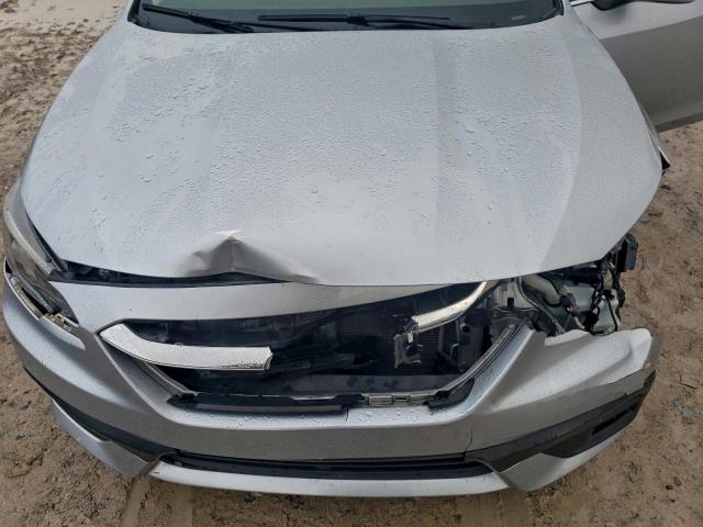 Subaru Legacy Premium Image 2