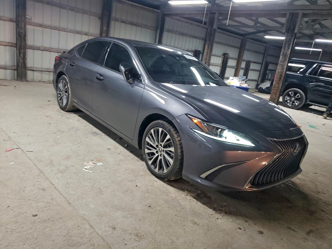 Lexus Es 300h Image 8