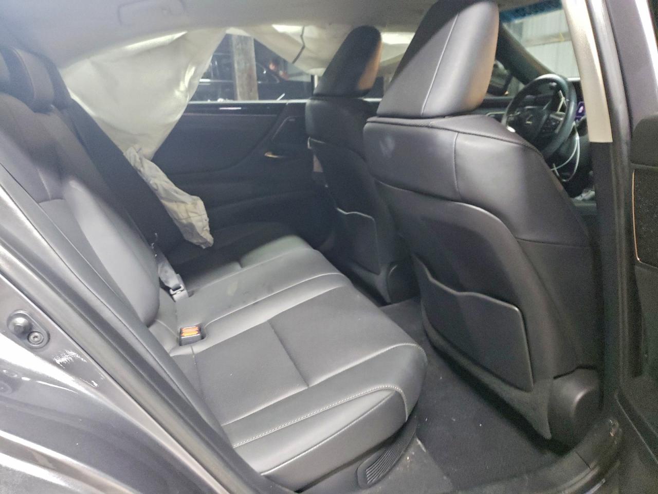 Lexus Es 300h Image 11