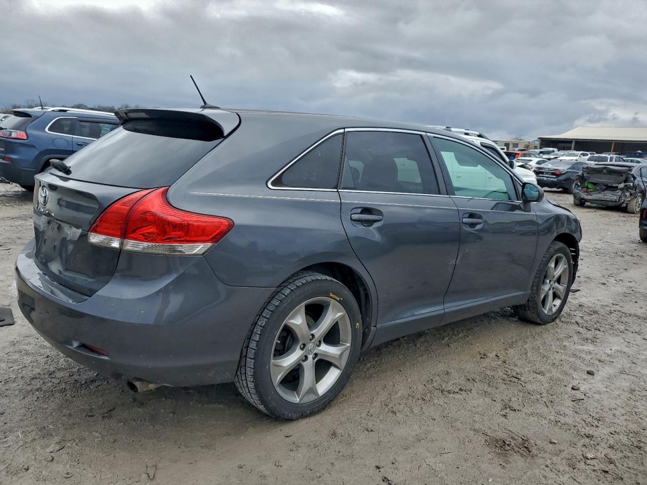 Toyota Venza Image 12