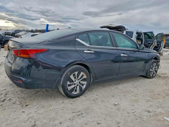 Nissan Altima S Image 3