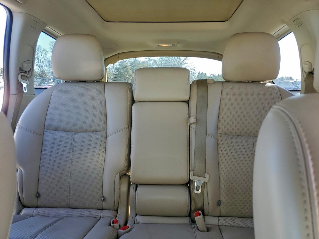 Nissan Pathfinder S Image 9