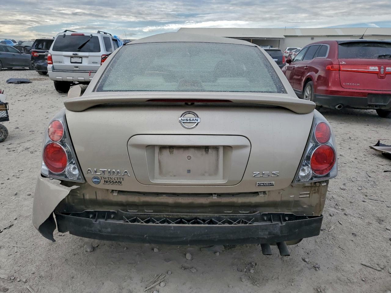 Nissan Altima S Image 2