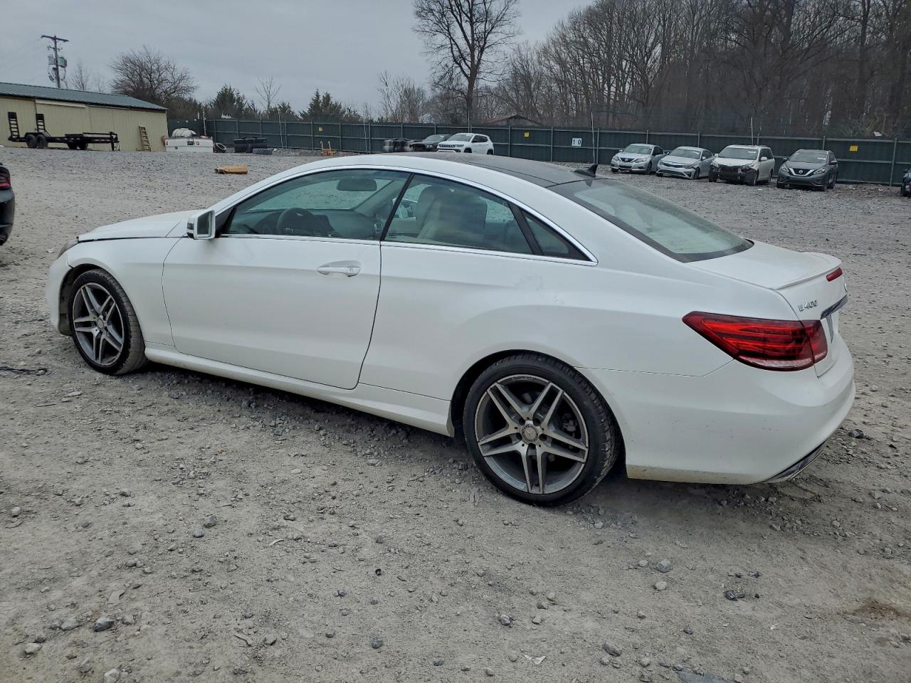 Mercedes-Benz E-Class 400 Image 9