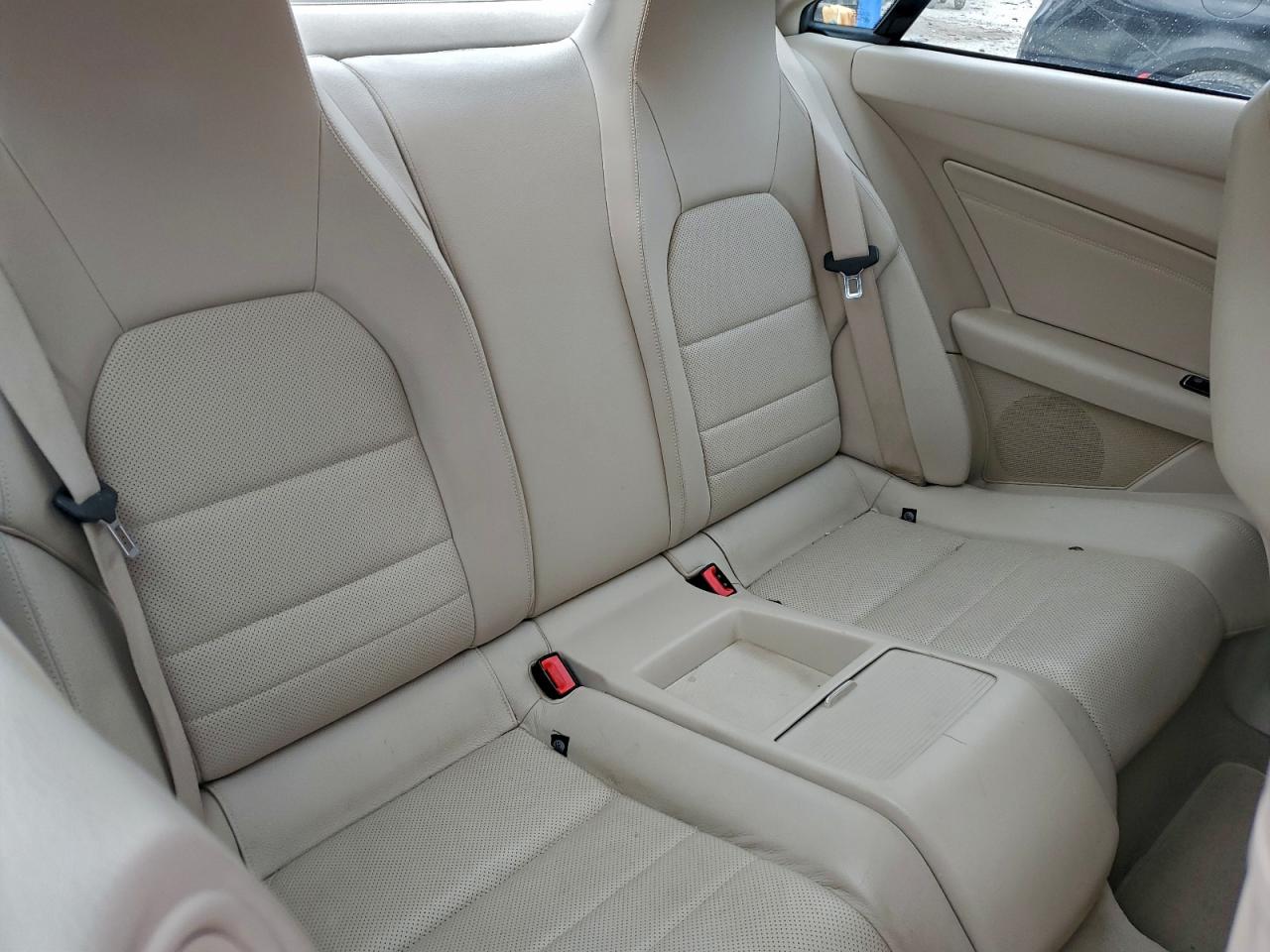 Mercedes-Benz E-Class 400 Image 4