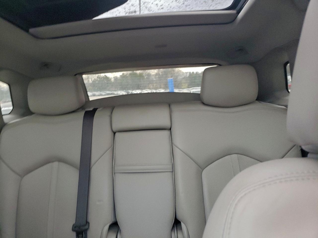 Cadillac SRX Luxury Collection Image 11