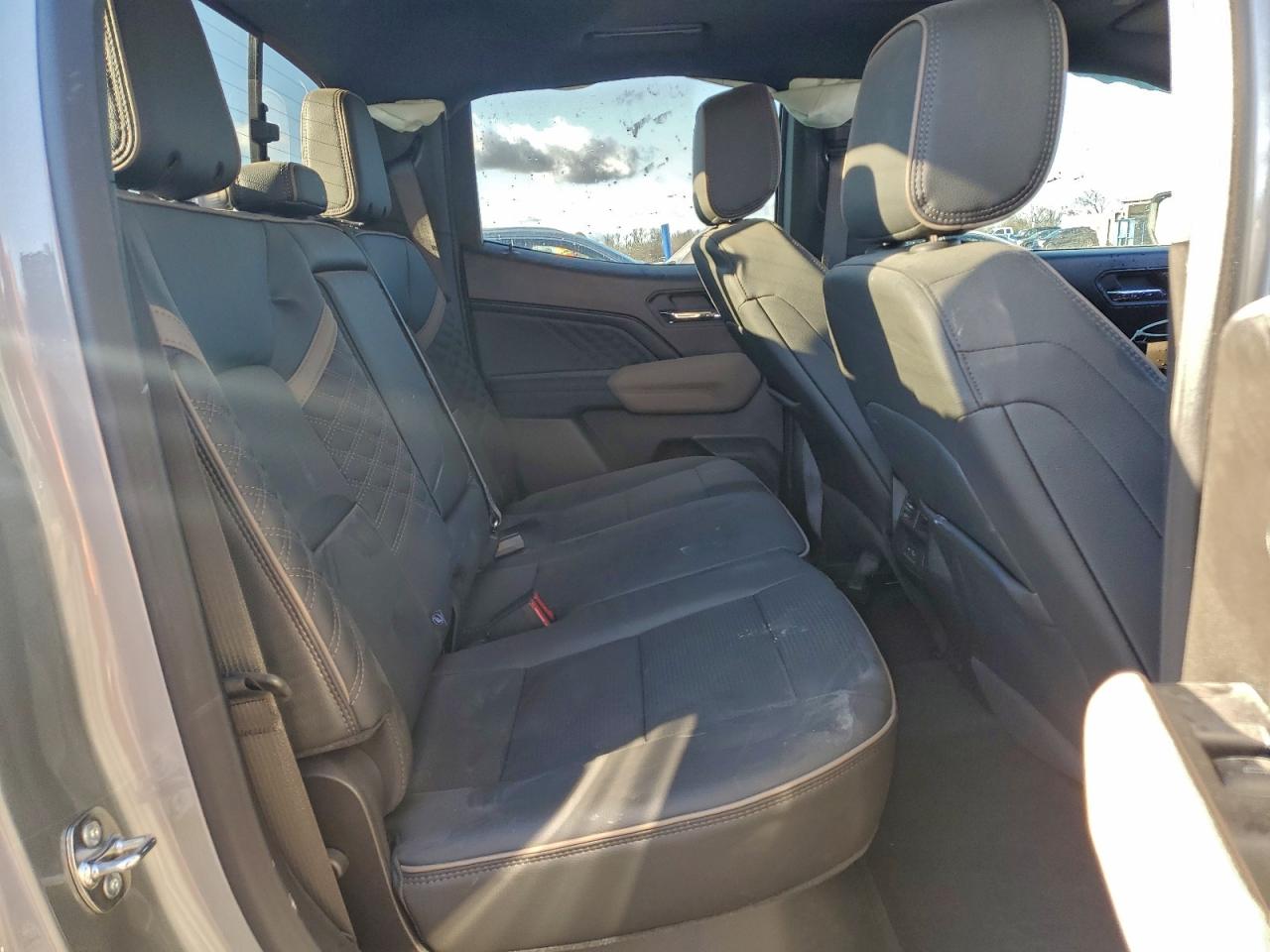 GMC Canyon Denali Image 4